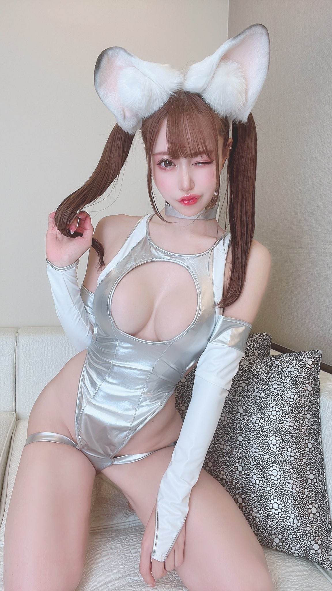 Chill Out with Japan’s Hottest Cosplayer: The Sizzling ‘Shirata Mai’!-ACGArea