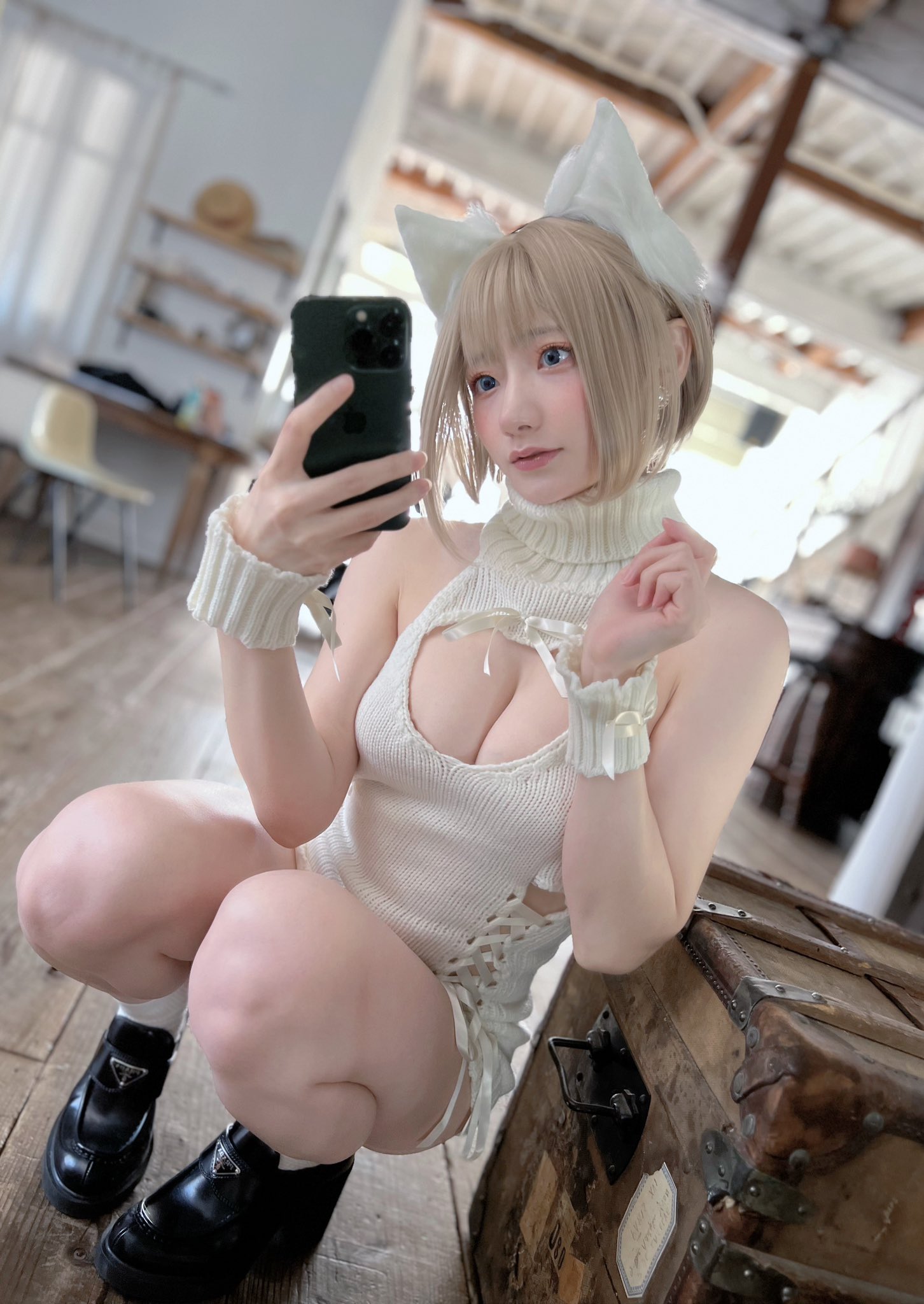 Peachy Perfection: Meet Cosplayer 桜井 and Her Mesmerizing Curves!-ACGArea