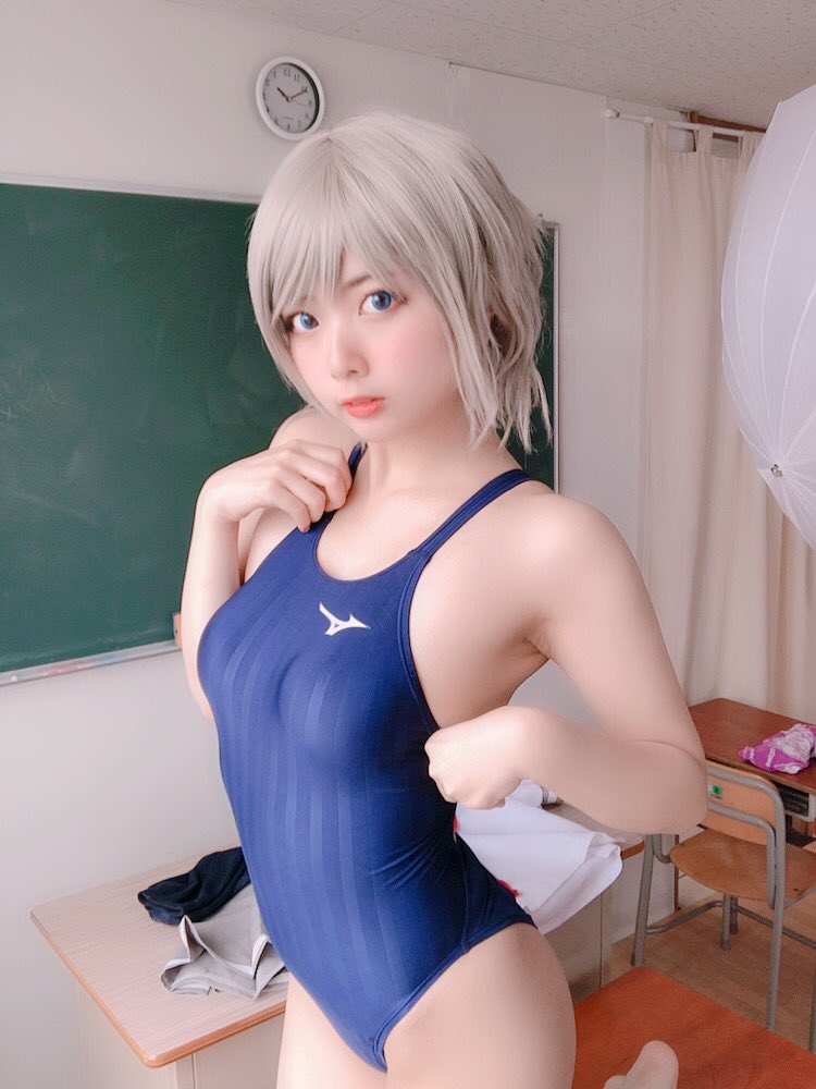 Dive into the Hilarious World of Cosplay with とみこ: The Queen of Scandalous Swimsuits!-ACGArea